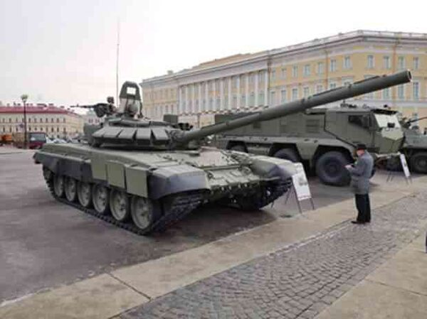 Танки, ЗРК и бронеавтомобили: в Петербурге проходит выставка военной техники