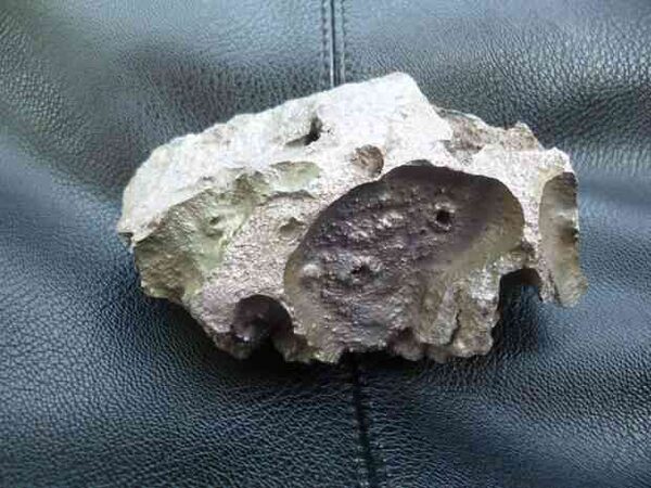 Странное поведение челябинского метеорита в музее: видео