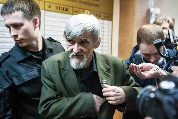 Брюссель требует "незамедлительно и безоговорочно” освободить Дмитриева, осуждённого за педофилию