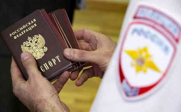 Желание жителей Прибалтики обрести российских паспорт скрывает неприятные проблемы