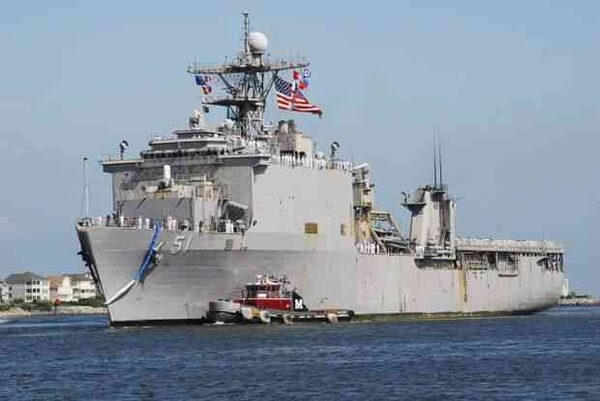 Десантный корабль Oal Hill ВМС США. Источник изображения: