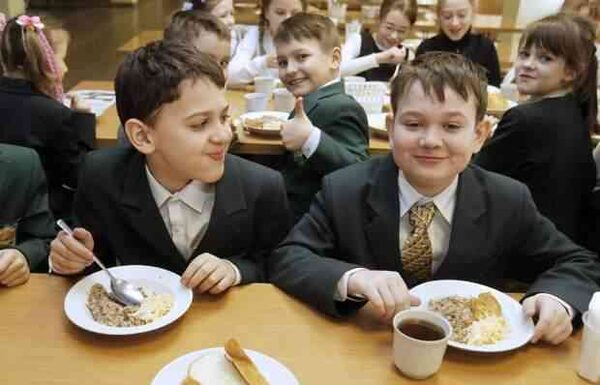22 млрд рублей выделят к началу учебного года на горячие обеды для младших школьников