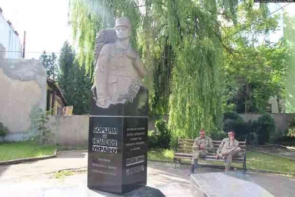 На Украине – памятник очередному убийце украинцев и поляков