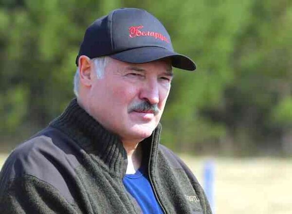 Лукашенко заявил, что колючая проволока не остановит людей на границе РФ и Белоруссии
