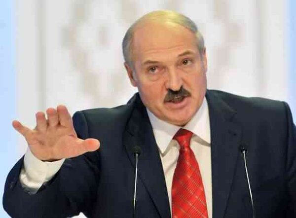 Лукашенко предупредил медиков, что назад дороги не будет