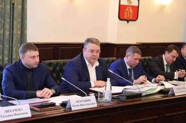 В наручниках второй за месяц вице-премьер Ставрополья. Цель силовиков — губернатор