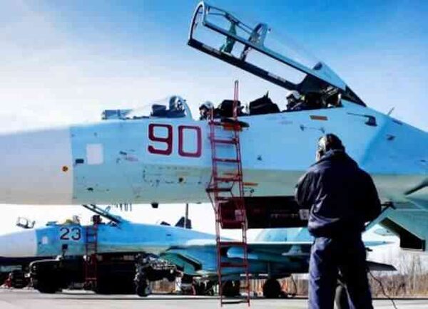 50 самолетов ВКС отработают бомбометание в Черном море