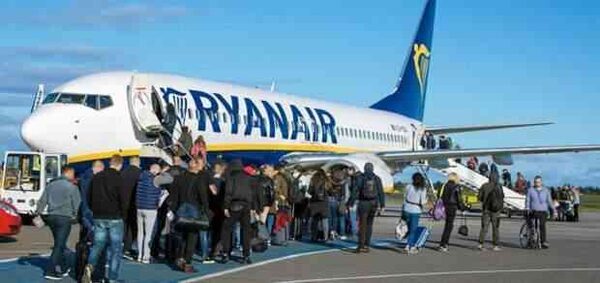 Пилот запретил украинцам подниматься в самолет
