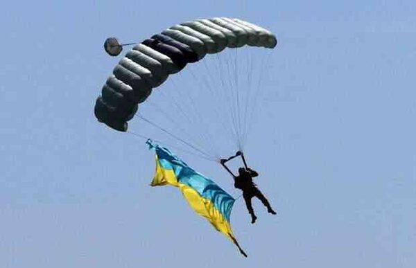 Украинские парашютисты станцуют гопак в небе