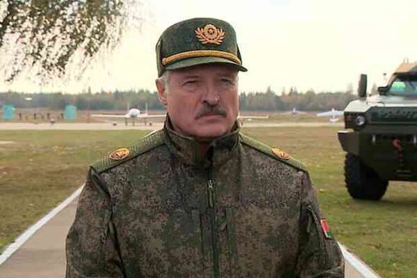 Lukashenko_v_kamuflyazhe