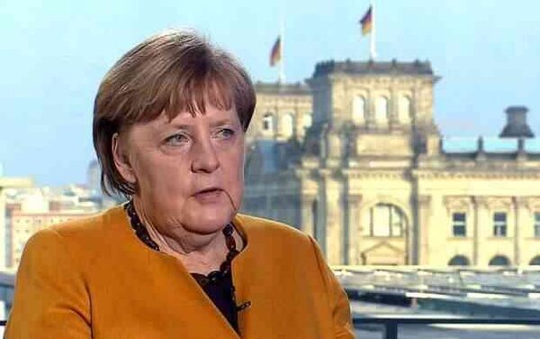 Меркель впервые отреагировала на украинские события