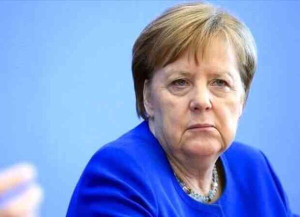 Меркель попросила Путина вмешаться в ситуацию с мигрантами